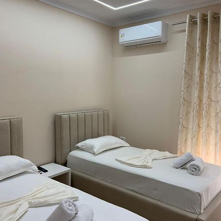 Vila Qyteza Корча Екстериор снимка