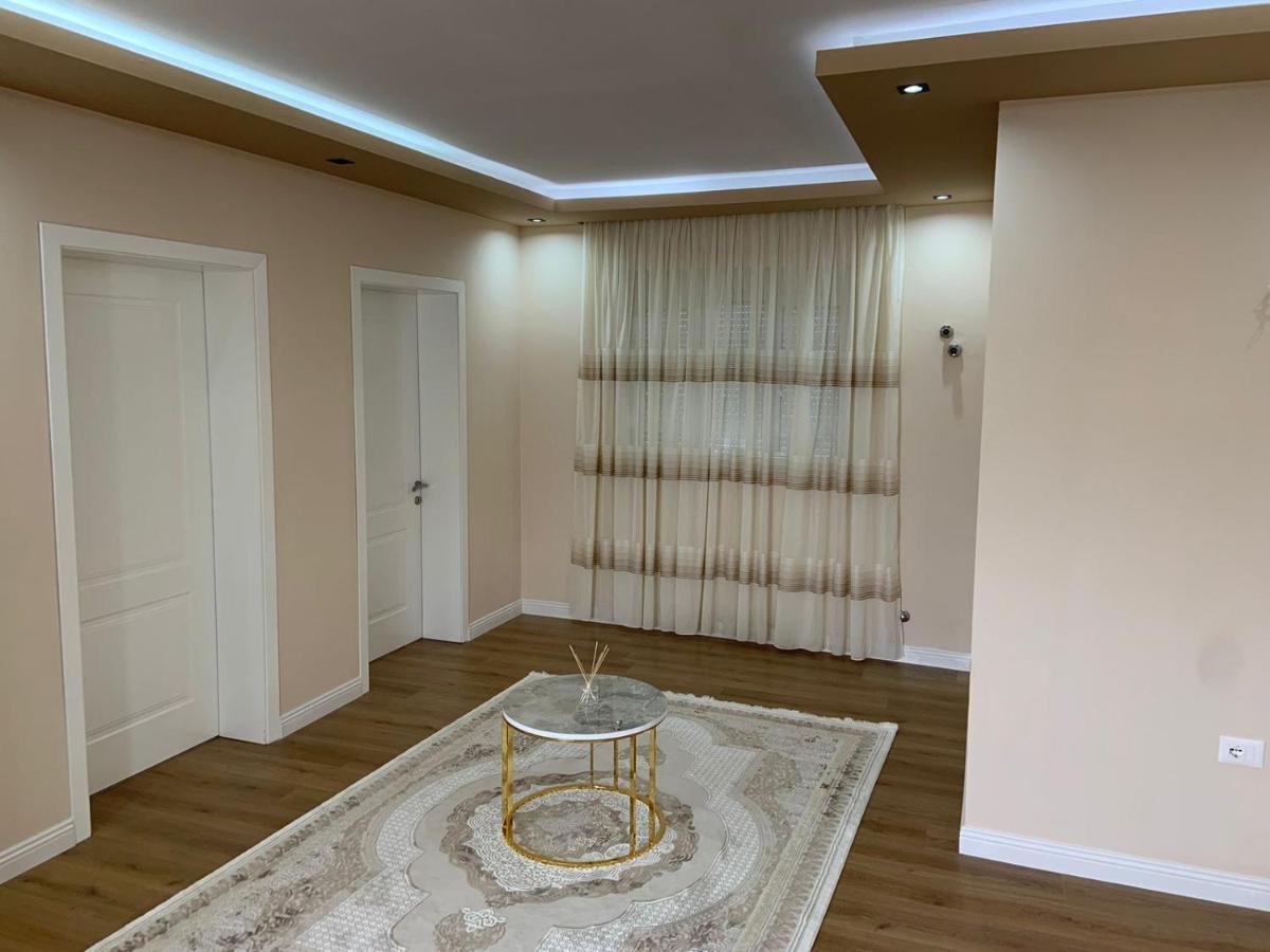 Vila Qyteza Корча Екстериор снимка